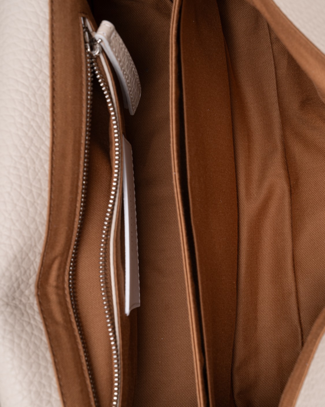 shop ZANELLATO  Borsa: Zanellato borsa "Dotta" small in pelle martellata.
Chiusura roll-top magnetica e nastrini tubolari con fibbia twist-lock.
Tracolla regolabile e removibile.
Tasca interna.
Dimensioni: Larghezza 32 cm, altezza 17 cm, profondità 15,5 cm, luce del manico 16 cm.
Composizione: 100% pelle di vitello.
Made in Italy.. 068750 S 1120000-Z1175 number 7218614